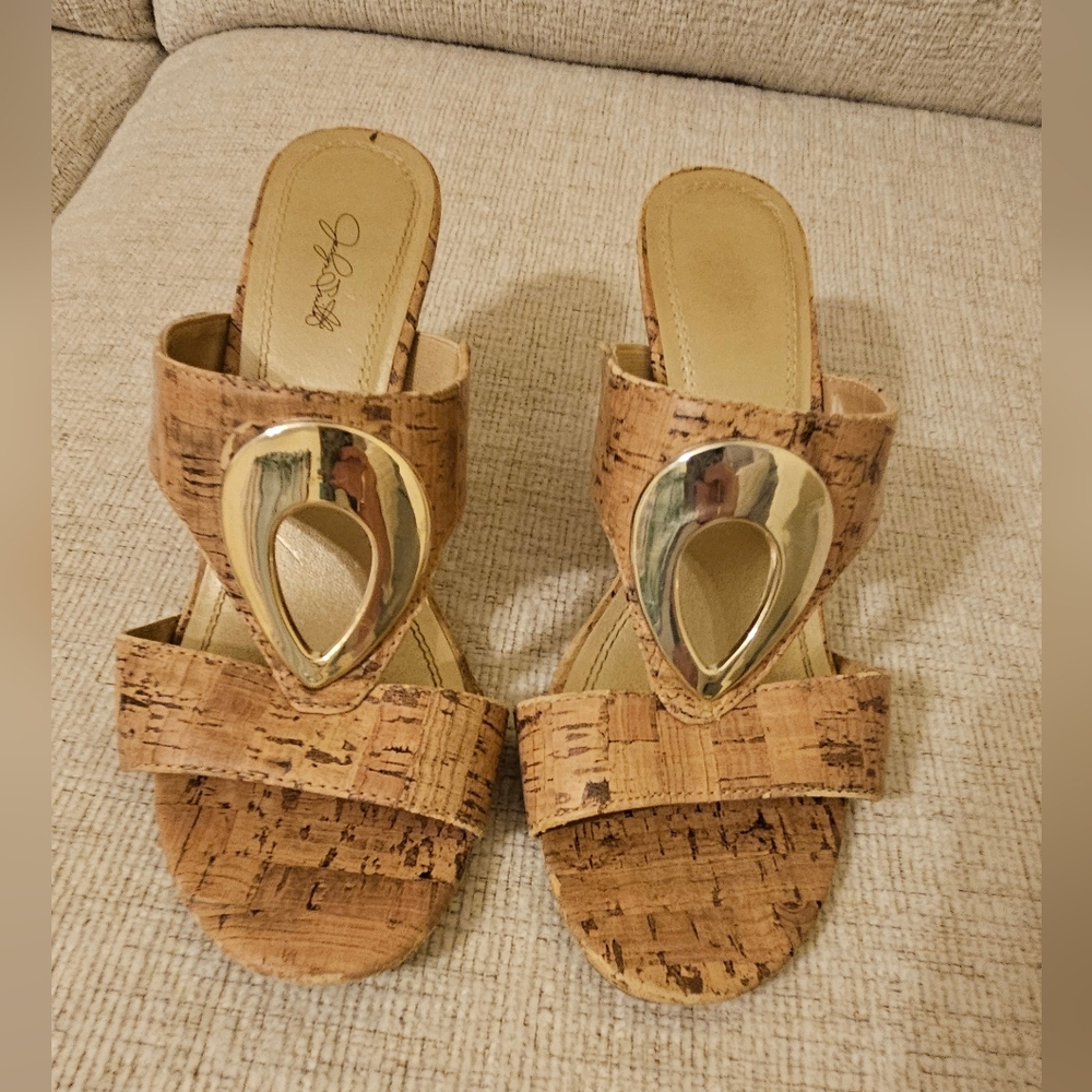 Jaclyn Smith Gold Accent Cork Sandals Size 6